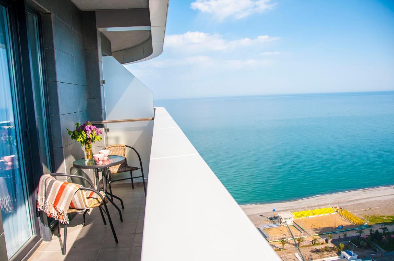 Sea View Apartment Near To The Dancing And Music Fountains Batoemi Buitenkant foto