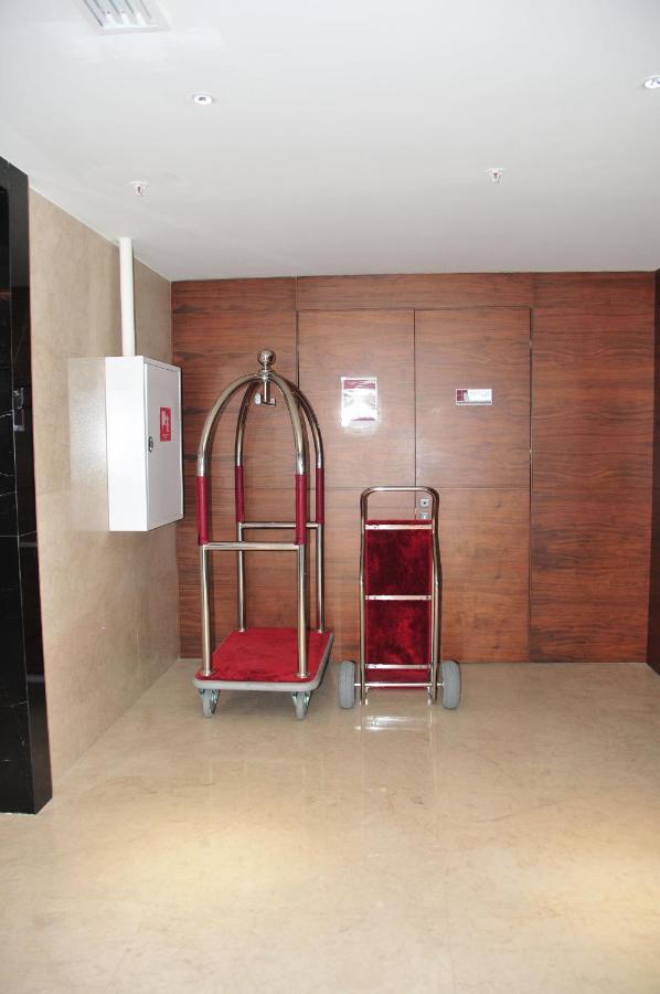 Sea View Apartment Near To The Dancing And Music Fountains Batoemi Buitenkant foto