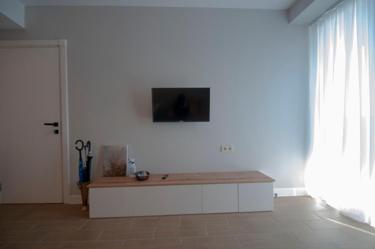 Sea View Apartment Near To The Dancing And Music Fountains Batoemi Buitenkant foto